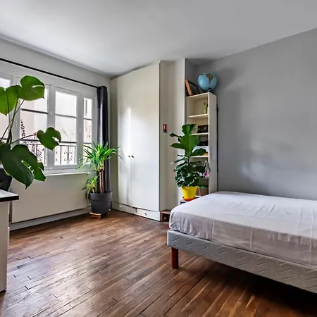 Veeve - Wisteria Place Paris