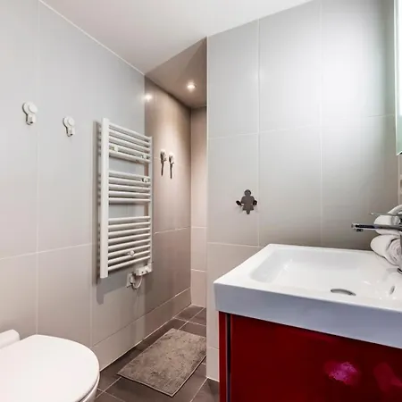 Veeve - Wisteria Place 4* Paris